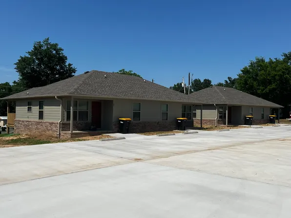 55 S Adams St, Charleston, AR 72933