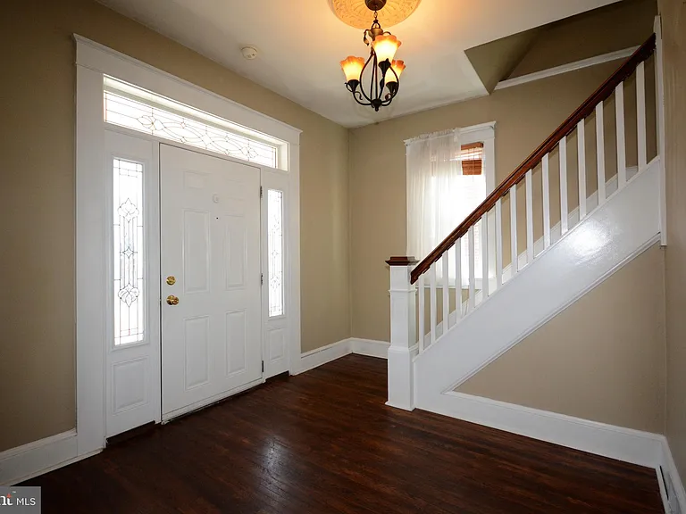 623 Guilford Ave — Photo 2