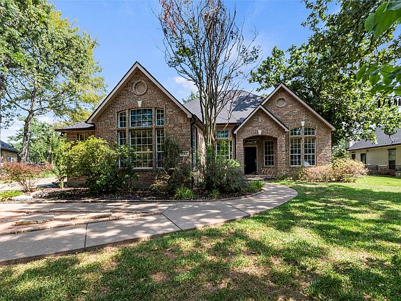 3rd image of 347 Saint Andrews Dr