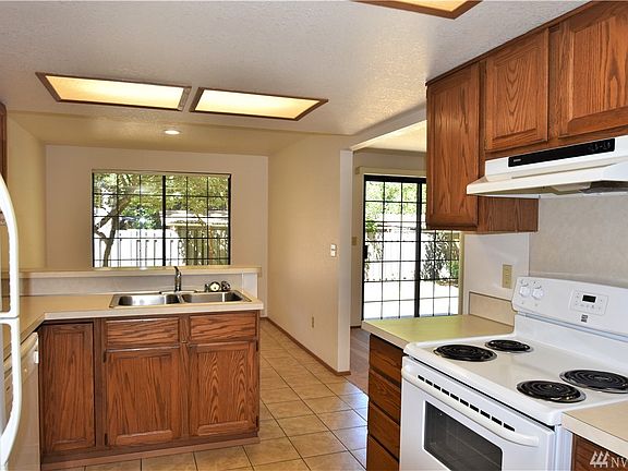 3rd image of 2602 Cedar Hill Ct SE