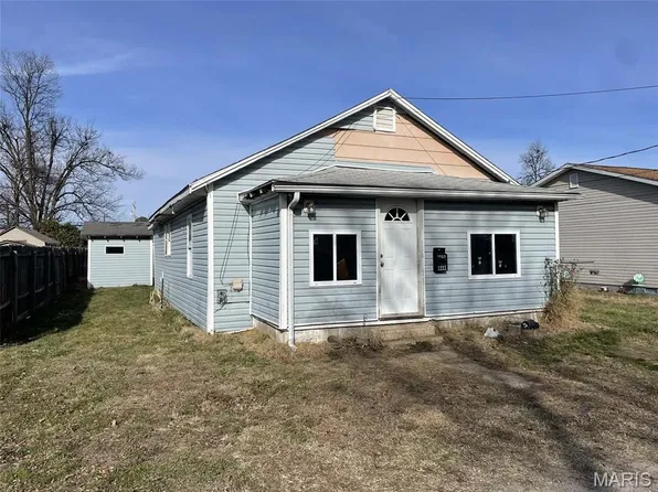 1111 Maple St, Dexter, MO 63841