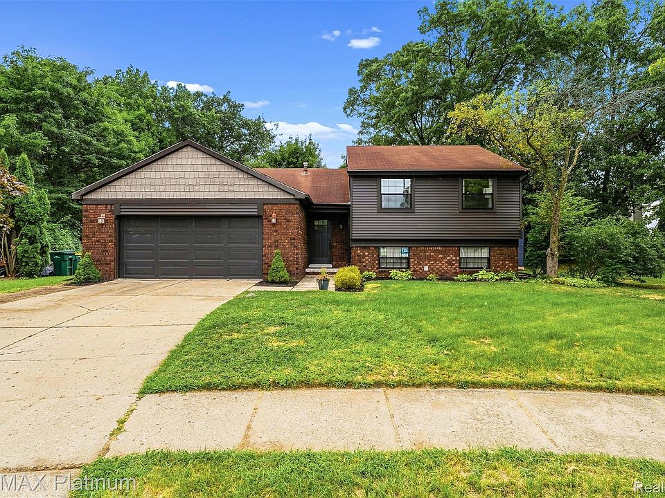 1st image of 815 Oak Ridge Ct