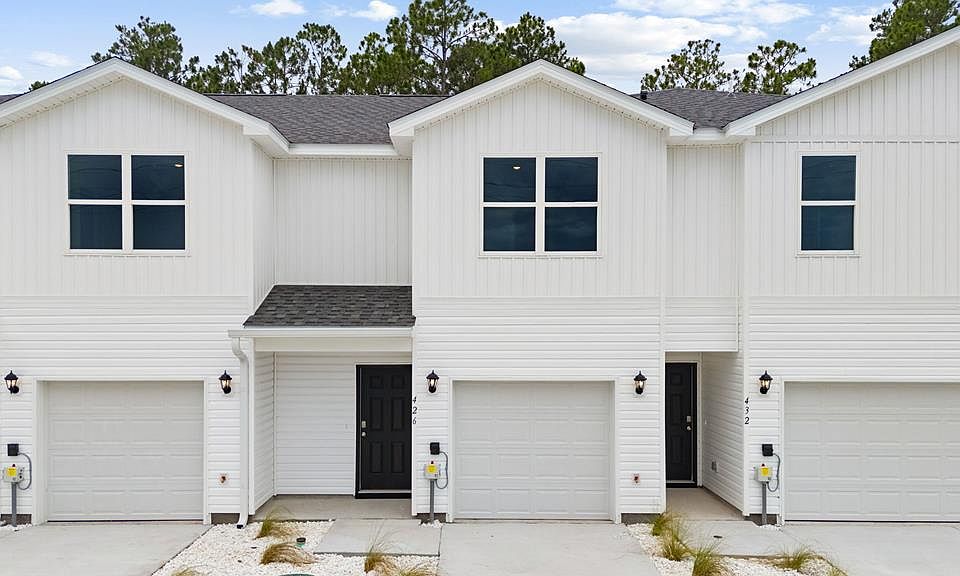 1st image of 426 Chateau Ln