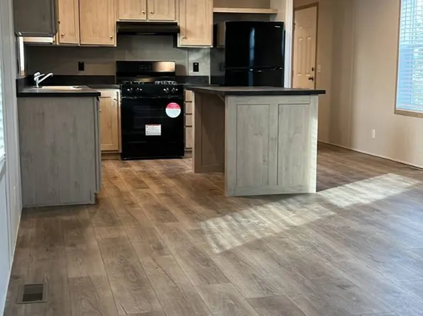 200 S Derby Ln #50, North Sioux City, SD 57049