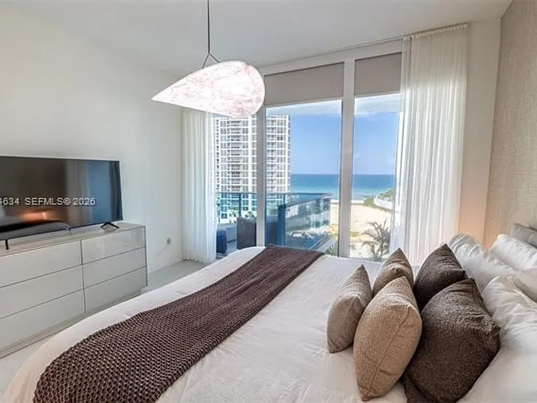 17550 Collins Ave #CU-703 — Photo 20