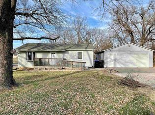 1806 SW 33rd St, Topeka, KS 66611