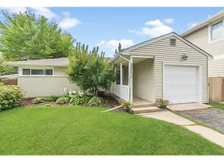 2711 Oakton St, Park Ridge, IL 60068