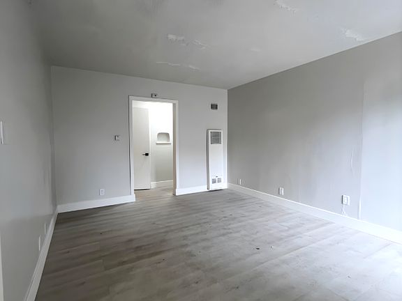 4th image of 6203 Crenshaw Blvd #6