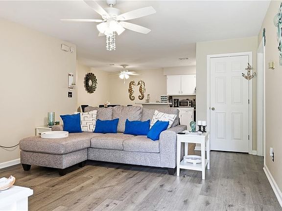 4th image of 1004 Pebblewood Dr