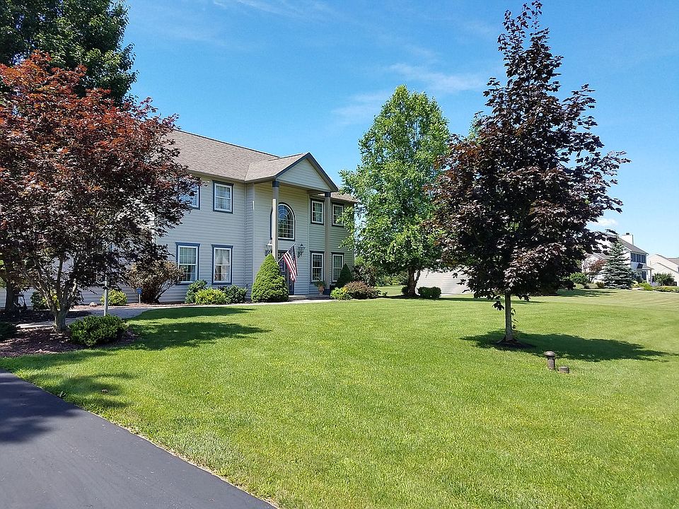 1st image of 134 Eagle Crest Dr