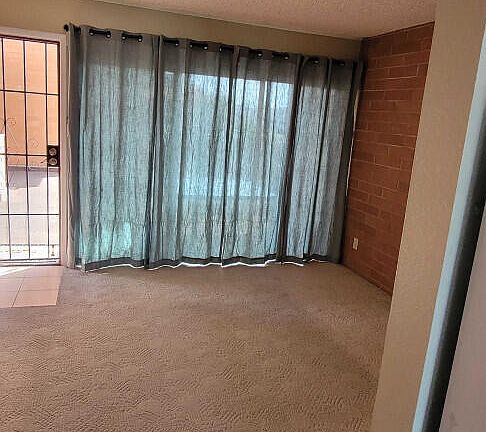 5th image of 89 Acoma Blvd N APT 20