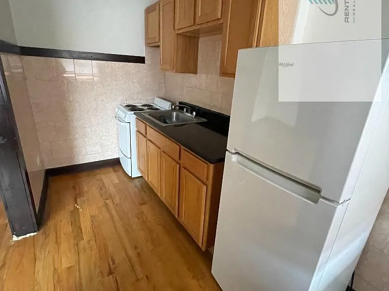 4019-27 W Irving Park Rd #4027-305 — Photo 6