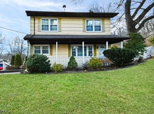 54 Truman Blvd, Oakland, NJ 07436