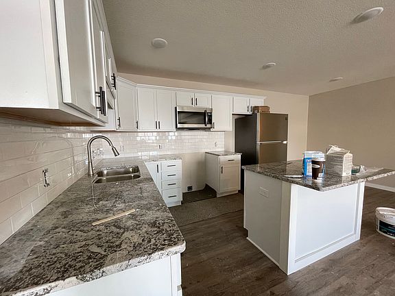 2nd image of 3077 Gateway Dr #1