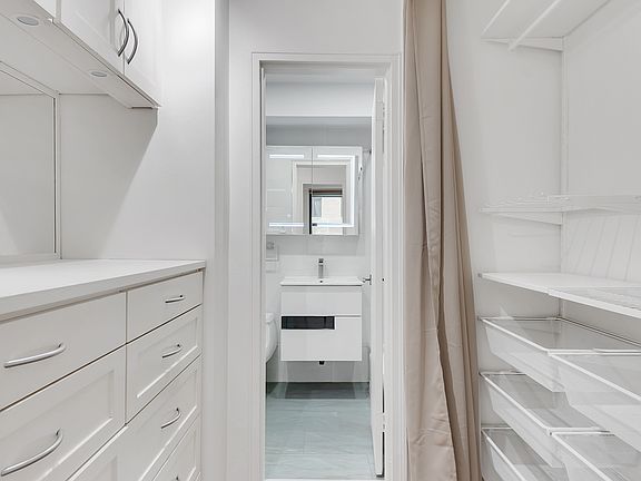 5th image of 200 E 27th St APT 5-M