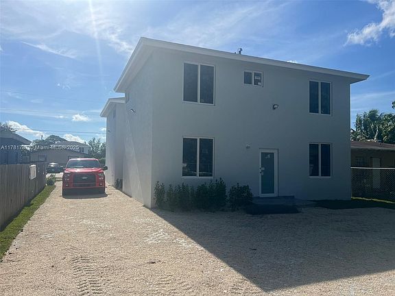 4th image of 10339 SW 173rd Ter #1