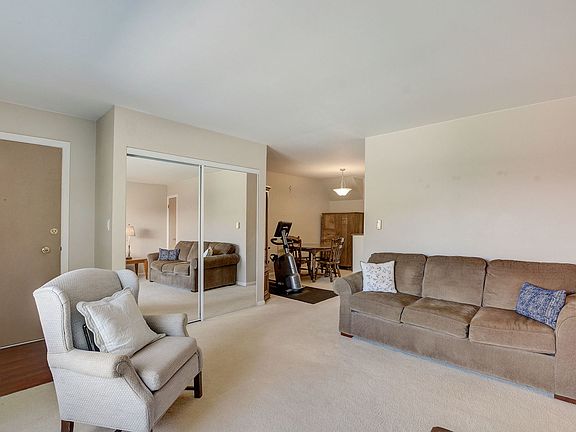 4th image of 1510 Plymouth Pl APT 2W