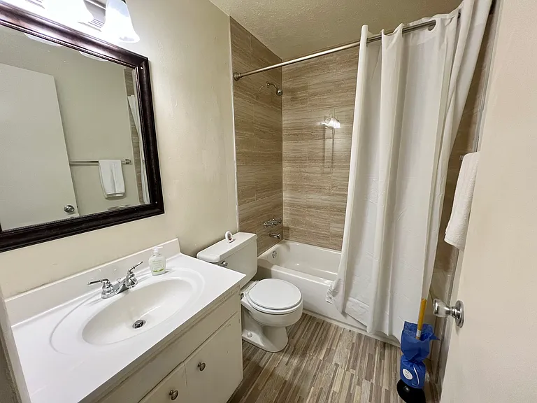 Mayfair Apartments — Photo 57
