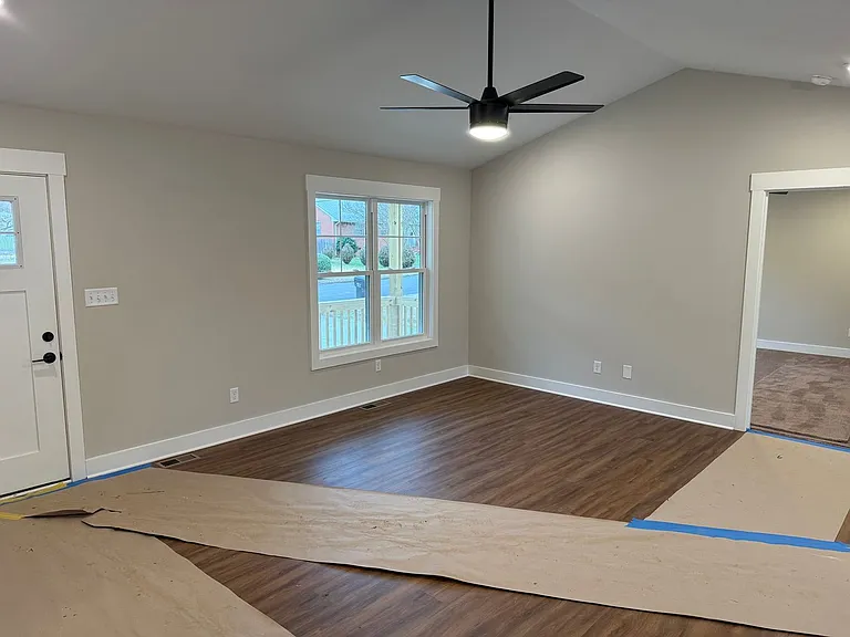 325 Yorktown Dr — Photo 8