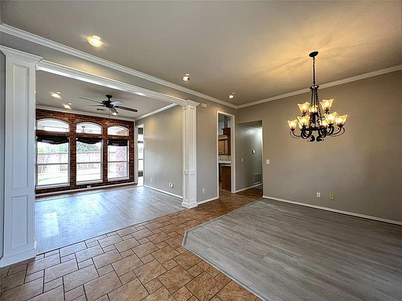 4th image of 16900 Gladstone Cir