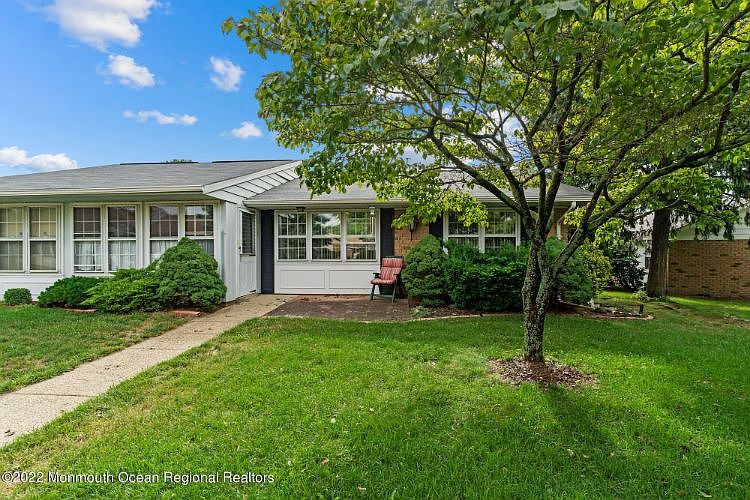 1st image of 142B Buckingham Dr