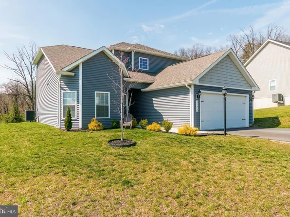 1276 Riparian Dr, Falling Waters, WV 25419