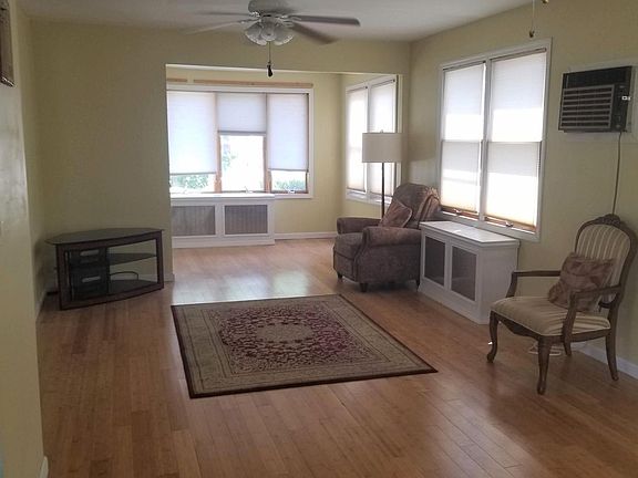 4th image of 251 Boundary Ave