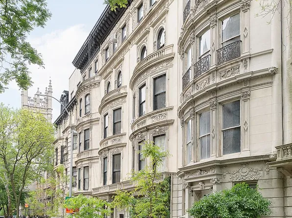 18 W 76th St, New York, NY 10023