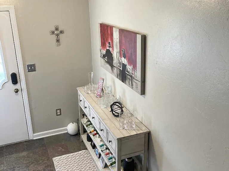 594 Thorncliffe Dr — Photo 14
