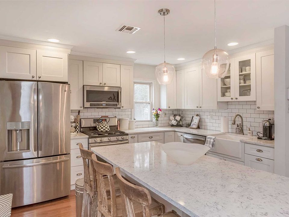 1st image of 407 Bernice Dr