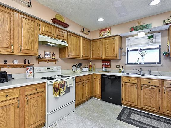 3rd image of 1501 Lincolnshire Way