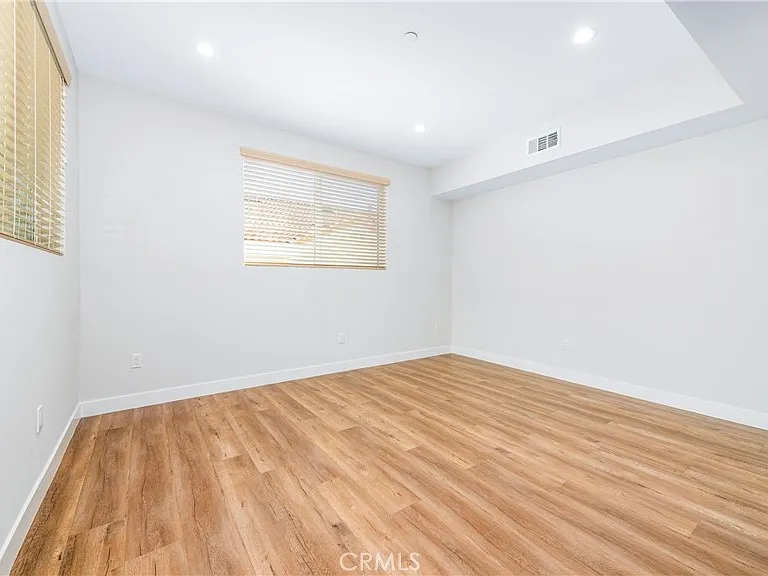 17158 Chatsworth St #4 — Photo 4