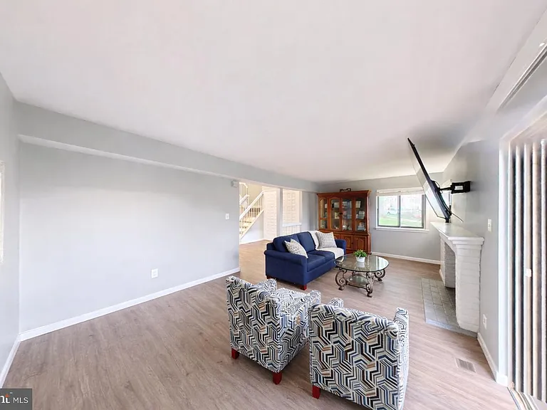 18428 Point Seneca Pl — Photo 1