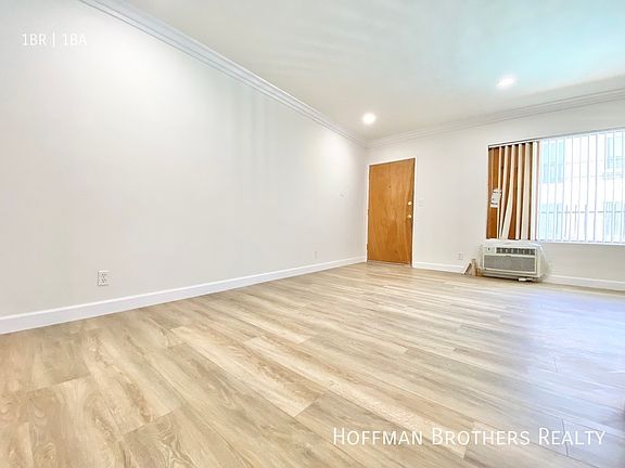 3rd image of 20447 Saticoy St #1