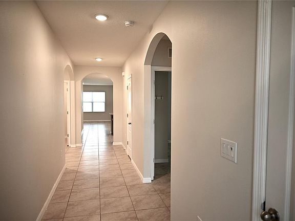 2nd image of 1036 Bethpage Rd