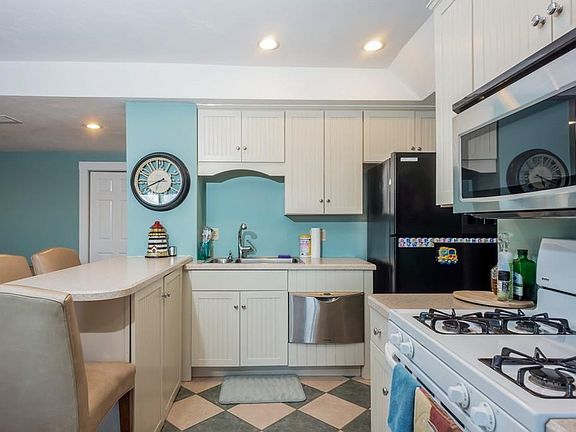4th image of 64 Bay Shore Dr #Ll