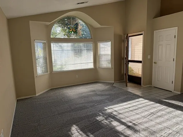 3 bed, 1340 sqft, $2,195 — Photo 3