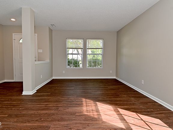 3rd image of 10935 Parker Dr