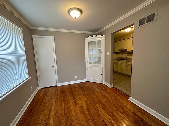 5th image of 10400 Seaton Dr