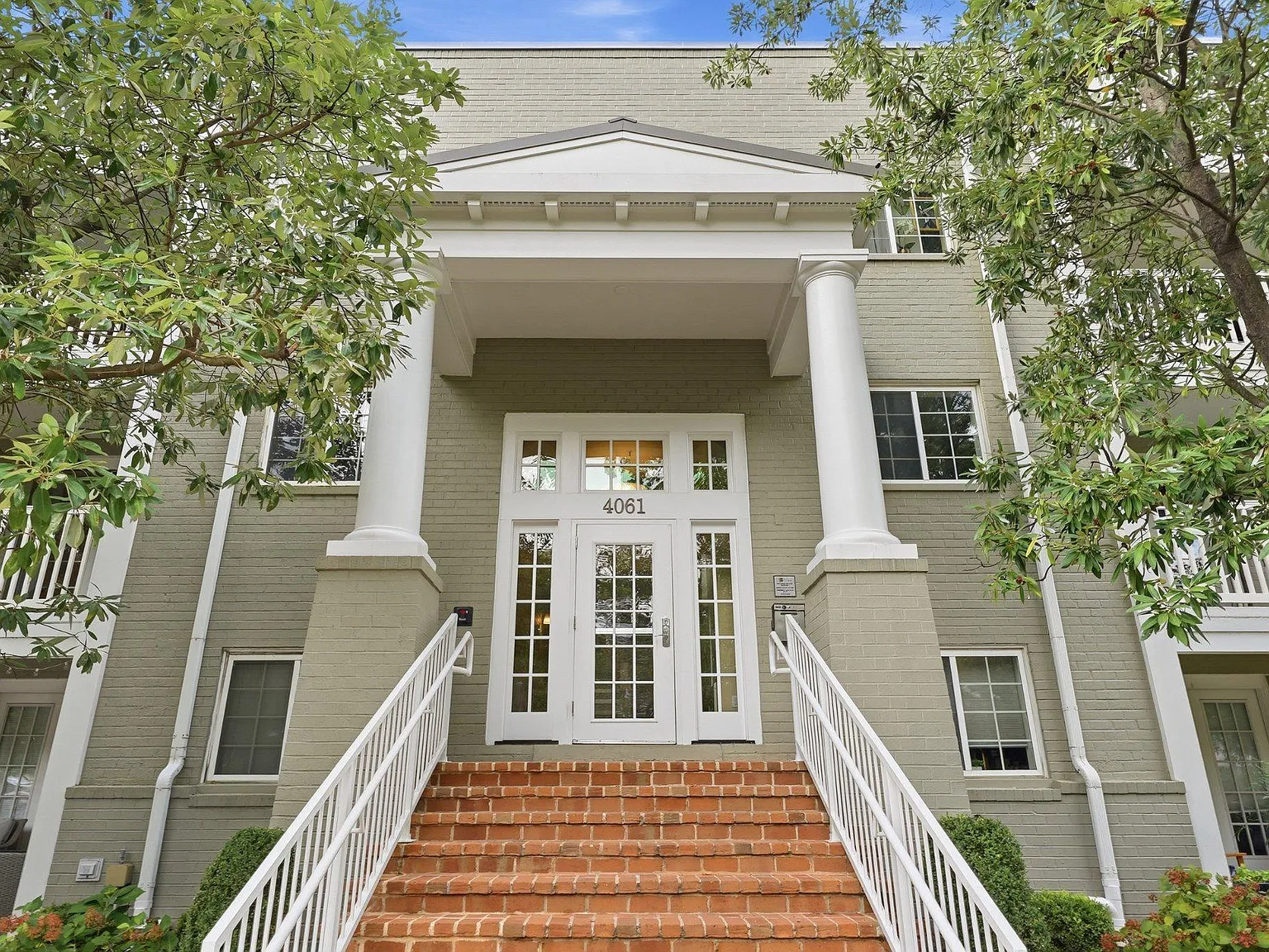 1 bed, 851 sqft, $2,400 — Photo 2