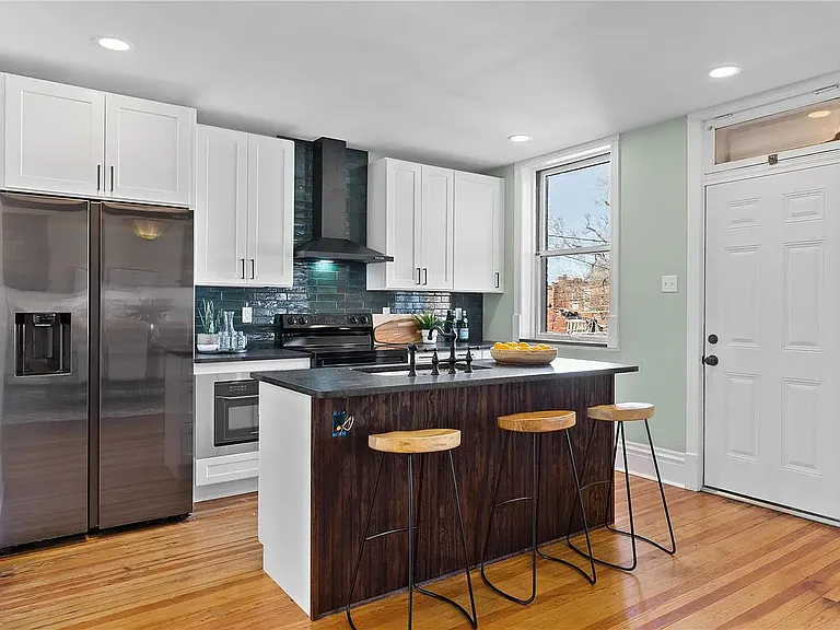 3831 Lafayette Ave — Photo 7