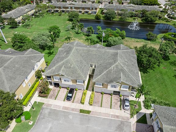 2nd image of 1561 SE Wilshire Place #102