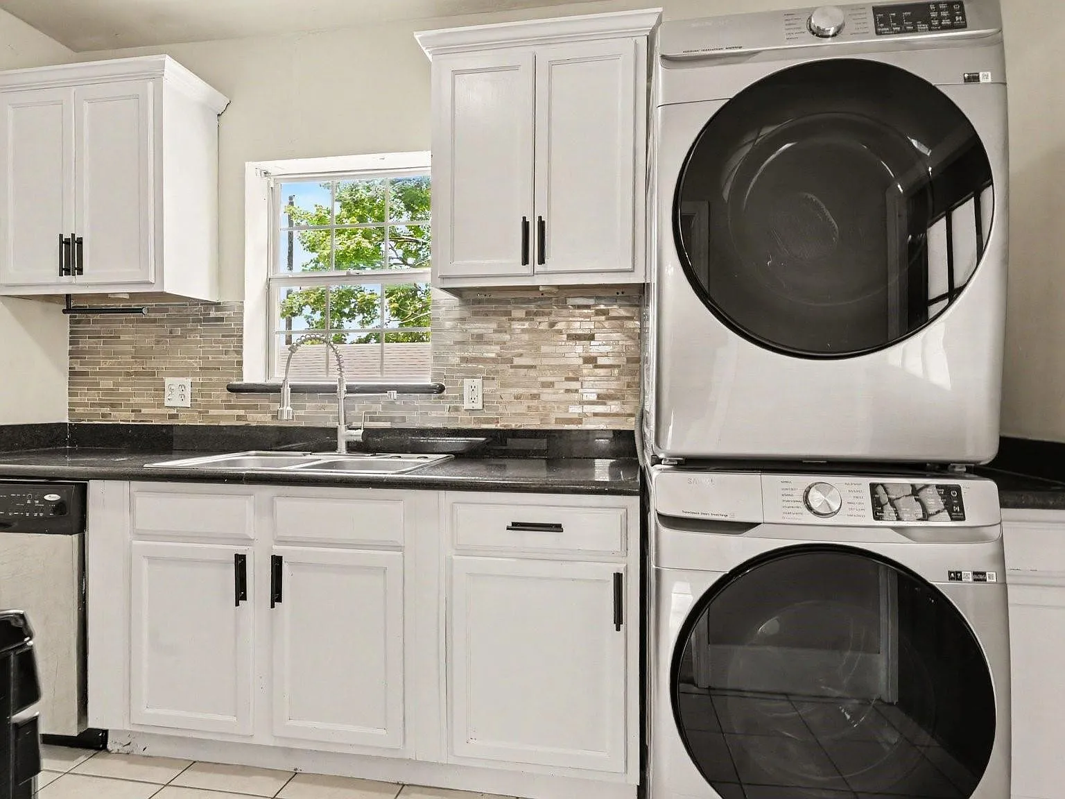 2 bed, 1.0 bath, 2678 sqft, $1,575 — Photo 4