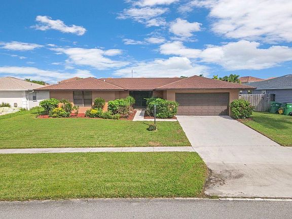 3rd image of 2546 Canterbury Dr N