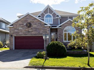 69 Stone Gate Dr, Halifax, NS B3N3J3
