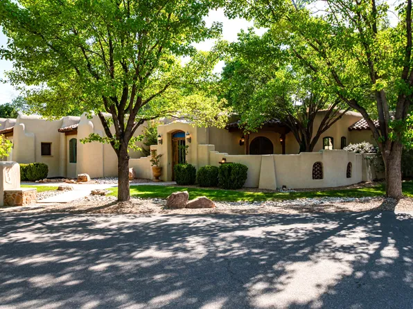 705 Los Prados De Guadalupe Dr NW, Los Ranchos De Albuquerque, NM 87107