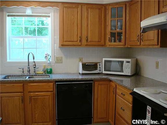 3rd image of 404 Emann Dr