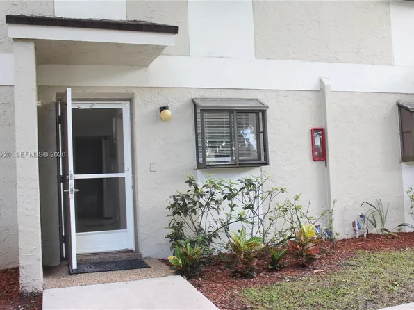 110 Gardens Dr, Pompano Beach, FL