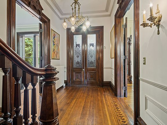 4th image of 1812 Asbury Ave