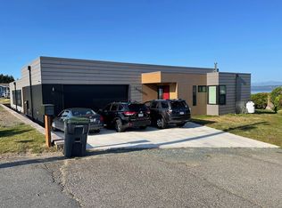 8218 Olympic View Ln, Clinton, WA 98236